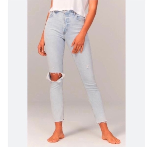 Abercrombie The Skinny High Rise Light Wash Destroy Jean Size: 30 / 10 R - Picture 1 of 4